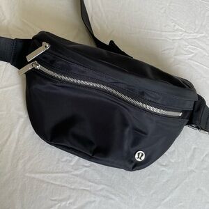 Lululemon black fanny pack